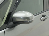 ◆ドアミラーウインカー◆ドアミラーにウインカーを装備しています。対向車に自身の進行方向を合図し安全に運転できます。