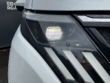 LEDライトは白色光で遠くまで明るく照らし、夜間の安全運転をサポートします