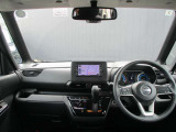 フロントガラスが広く視界が広々としているので、運転がとてもし易いです