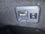 AC100V、1500Wのコンセントを車内に設置。アウトドアや駐車場で野外のコンセントとして利用できます。また、停電などの非常時にも使える便利な機能です!