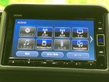 画面にはラジオやディスク、USB、Bluetoothなどの選択肢が表示され、使いたい音源を見つけやすい構成です。タッチ操作で項目を選べるため、日々の移動中も扱いやすい装備です。