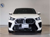 【キドニーグリル】BMWは約90年もの間、ほぼ全ての車両にひと目でBMWだと分かるこの特徴的なフロントグリルが備えられ、デザイン・アイコンとして親しまれてきました。