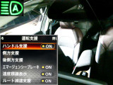 フロントカメラで車線や前方の人や車をモニターして、エマージェンシーブレーキや車線逸脱警報をを作動。ハイビームアシストも装備。