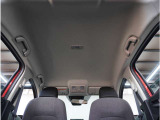 【天井】シミや垂れ、タバコ焦げなどございません。キレイな状態が保たれており、ご納車前にも丁寧にクリーニングさせていただきます。