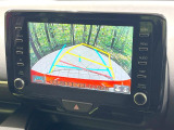 【バックカメラ】駐車時に後方がリアルタイム映像で確認できます。大型商業施設や立体駐車場での駐車時や、夜間のバック時に大活躍!運転スキルに関わらず、今や必須となった装備のひとつです!