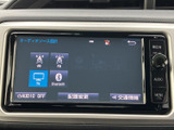 AM・FMラジオに加え、テレビやBluetoothなど複数の音源を選べる画面です。使いたいソースを一覧から選びやすく、日々の移動時間に合わせて活用できます。