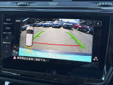 ガイドライン付きバックカメラで安全な駐車をサポートします。
