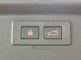 【パワーバックドア】スマートキーや運転席のボタンを押すだけでリアゲートが自動で開閉します!荷物を持っている時や、高い位置にあるバックドアを閉める際に便利な機能です♪