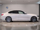 BMWでは重量配分にもこだわりがあり、FRモデルでは50:50とFFモデルでも60:40と前後の重量バランスにこだわり、軽快なハンドリングを実現しております。