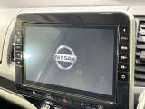 【大画面ナビ】人気の大型10インチナビを装備。存在感のある大画面はインパクト大!ナビ利用時のマップ表示は見やすく、テレビやDVDは臨場感がアップ!いつものドライブがグッと楽しくなります♪
