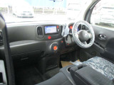 スッキリした運転席周り操作もしやすく各装置のコントロールができます。