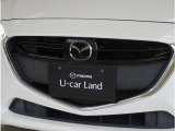 【フロントレーダーセンサー】フロントレーダーセンサーから送信される電波が前方車や障害物に反射し、もどってきた電波を検知することで制御しています。