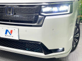 【LEDヘッドライト】悪天候や夜間走行時も良好な視界を確保し安心して運転できる高輝度LEDヘッドライトを装備!点灯速度が早く、消費電力も抑えられています。