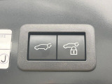 【パワーバックドア】スマートキーや運転席のボタンを押すだけでリアゲートが自動で開閉します!荷物を持っている時や、高い位置にあるバックドアを閉める際に便利な機能です♪
