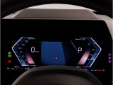 【メーターパネル(ナビパッケージ)】BMWライブコックピット10.25インチコントロールディスプレイはフルデジタルですメーターの中央にマップ表示も可能となります。視線の移動が少なくなり運転に集中する事が可能です