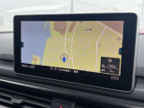 【ナビゲーション】タブレットのような直感的な操作感のインターフェースが装備されております!