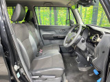 運転席まわりには十分なスペースがあり、大柄な方でもゆったり運転していただける環境です。