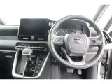 運転席のシートとハンドルは、高さ調整ができますよ。