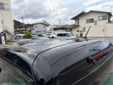 目立つキズ凹み等はありませんが、中古車という商品の特性ルーフには子キズや塗装しみがあります