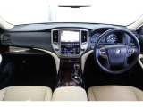 【まるまるクリーニング】内装工程では、中古車を気持ちよくお乗りいただけるよう清掃しております。シートの洗浄はもちろん、ニオイの元となるフロアカーペットまで洗浄・消臭を実施。
