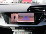 バックカメラ駐車時、後退時に後方を確認する事ができる安全快適装備になります映像だけでなくセンサーにより障害物の距離もドライバーに直感的に伝えてくれる機能になります。