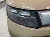 LEDヘッドライトは、点灯の瞬間から最大光量を発揮し、突然暗くなるトンネルなどでの安定感を高めます。