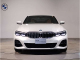 BMW代表的な特徴のキドニーグリル。BMWのすべてのモデルに採用され、BMWらしさを強調しております。