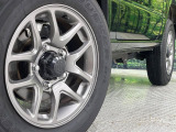 【純正16インチアルミホイール】外観にマッチした純正アルミホイールを装着しております。各種社外アルミホイールや、スタッドレスタイヤも取扱いしております。是非ご相談ください♪