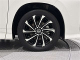 タイヤサイズは(205/55R17)で純正アルミホイールです。
