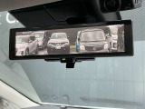 インテリジェントルームミラーはフル乗車でも後方が確認できます。