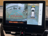 【パノラミックビューモニター】専用のカメラにより、上から見下ろしたような視点で360度クルマの周囲を確認することができます☆死角部分も確認しやすく、狭い場所での切り返しや駐車もスムーズに行えます。
