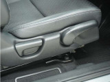 ◆シートハイトアジャスター◆運転席を上下に高さ調節ができます!運転ポジションを体格に合わせてシート調整できます。