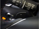 【ステアリングシフトスイッチ】ハンドルから手を離さずに素早くシフトアップ&ダウンができます。お近くの広島マツダまでお越しください。