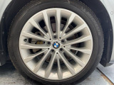 BMWならではの卓越した走りを支えるホイールと足回りです!日本車の走りに慣れている方にもぜひ体感して頂きたいほど、高いレベルでまとまっています!