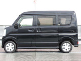 純正ホイールカバーで全体的にデザインがまとまっています。車も人も、オシャレはまずは足元からですね。