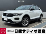 日産サティオ徳島阿南支店のフォルクスワーゲン【T-Roc】をご覧頂きありがとうございます(*^-^*)パール色にブラックのルーフのツートンカラーになってます☆