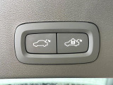 【パワーバックドア】スマートキーや運転席のボタンを押すだけでリアゲートが自動で開閉します!荷物を持っている時や、高い位置にあるバックドアを閉める際に便利な機能です。