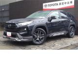 RAV4アドベンチャーは、無骨でタフなデザインと本格的な走破性能でアウトドア好きに絶大な人気を誇るトヨタのSUVです。 優れたな悪路走破性、アウトドア感満載のデザイン、多彩な荷室アレンジが魅力です。