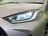 【LEDヘッドライト】悪天候や夜間走行時も良好な視界を確保し安心して運転できる高輝度LEDヘッドライトを装備!点灯速度が早く、消費電力も抑えられています。