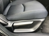 運転席シートリフター!ご自分の好きなシートポジションが取れるので運転が楽しくなりますし疲れにくいです。