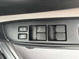 全席パワーウィンドウとなっています。運転席はオートになっているのでワンタッチ開閉することが出来ます。