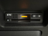 ETC付。高速道路の料金所はキャッシュレスで通過です。サービスエリア等にあるスマートインターの出入りも利用可能でとっても便利。ご納車後すぐにお使い頂けるようセットアップしてのお渡しとなります。