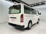 後ろから見ると車の印象も変わりますね♪