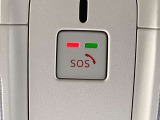 エアバッグ作動時や後突時、もしくは車内のSOSボタンを押した際に緊急通報オペレーターに連携し、救急・警察を手配します。更にオペレーターにも連携、お客様のご要望に応じてロードサービスの手配を行います。