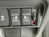 パワースライドドアの開閉はスマートキーのリモコンやドアノブは勿論、運転席側のスイッチ操作でも開閉ができ、安全・簡単です