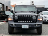 7つのグリルの「セブンスロットグリル」はJEEP車である象徴です。