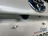 車庫入れもお任せのバックカメラが付いて、後方確認もラクラク♪安全に車庫入れも可能です。便利な機能ですが、バックカメラを過信せず、目視もお忘れなく。