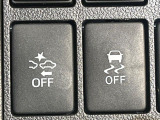 【スマートアシスト】走行中に前方の車両等を認識し、衝突しそうな時は警報とブレーキで衝突回避と被害軽減をアシスト。より安全にドライブをお楽しみいただけます。