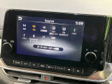 【メーカー純正ナビ】インテリアに溶け込むスタイリッシュな「専用設計」メーカーナビを装備♪視認性や操作性など基本性能にも優れ、より上質なカーライフをお楽しみいただけます。
