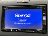 ナビやオーディオの各機能を画面から選べる仕様です。メニュー表示がまとまり、目的の項目を確認しやすいので、日々の移動に合わせて使い分けられます。